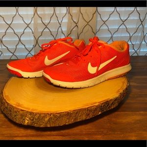 Neon Nike trainers 😍